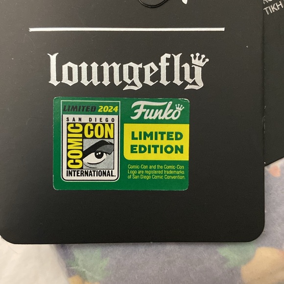 Disney Loungefly SDCC Limited Edition Bedtime Stitch Glow Zip Around Wallet - Picture 8 of 8